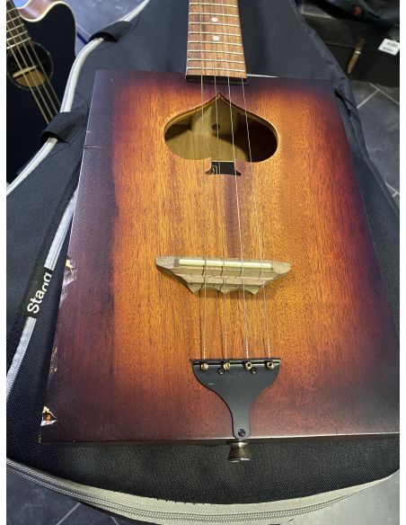Acoustic deals box guitar